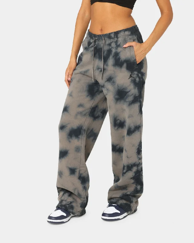 Jordan Women's Heritage Fleece Printed Pants Olive Grey/Black Comfortable Fleece Pants Jordan Women's Heritage Fleece Printed Pants Olive Grey/Black Comfortable Fleece Pants