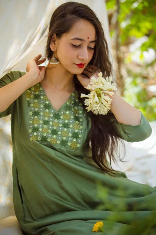 Urmul'Sathya' Sitara'  Kurti.(2Pc Kurta And Pant  ) Relaxed Linen Pants