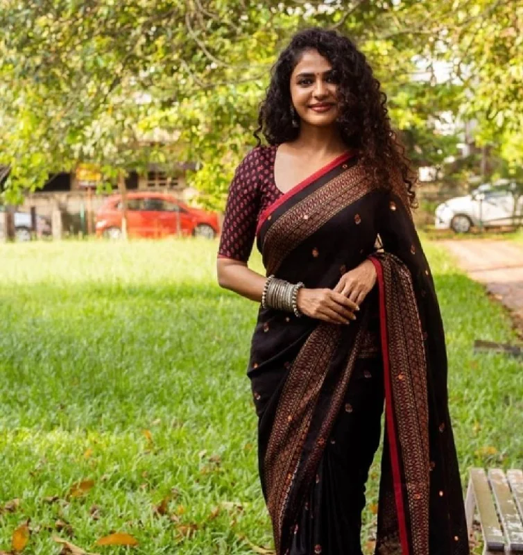 Cotton Printed Saree With Blouse Piece Bell Sleeve Blouse