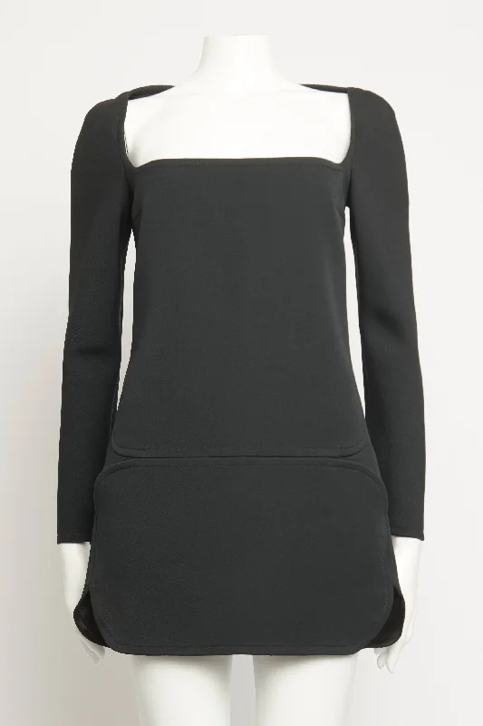 Black Square Neck Preowned Mini Dress Chic Mini Dress with V-Neck