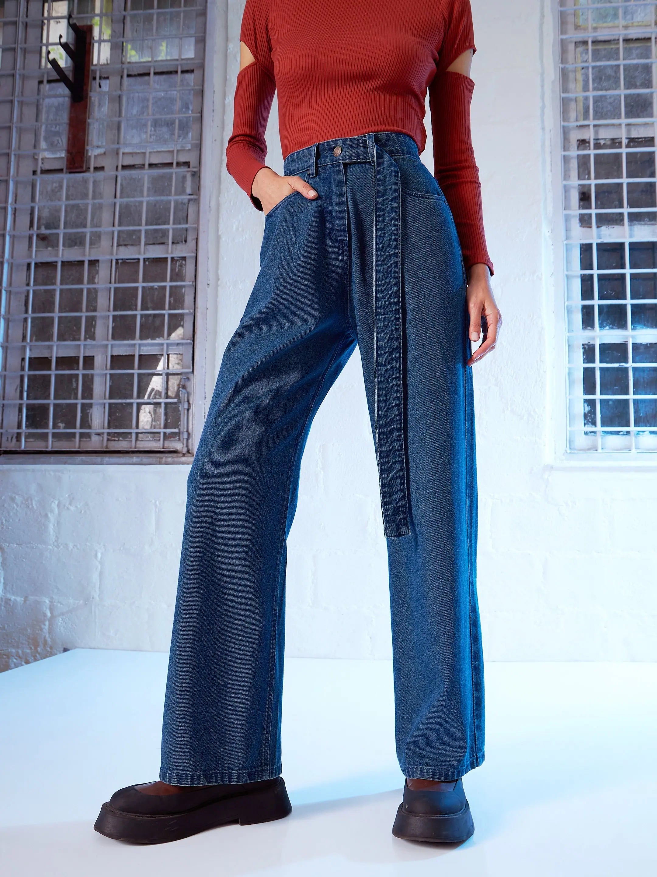 Women Blue Denim Belted Straight Fit Jeans Fashionable Raw Hem Bootcut Jeans