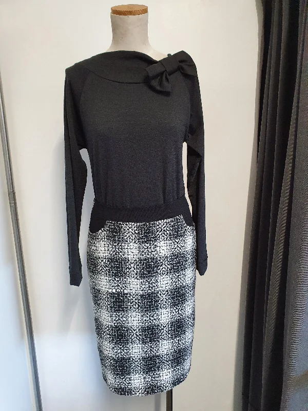 'Licorice Mint' skirt 🌱 leather skirt sleek